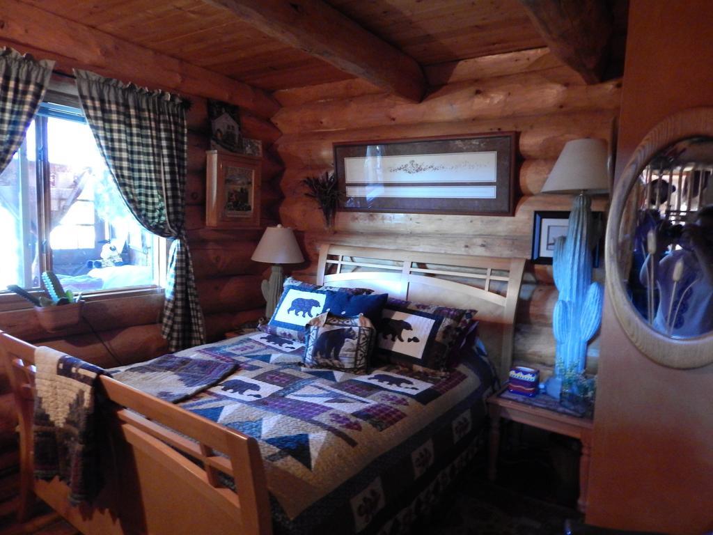 Idle Spurs Log Cabin Bed & Breakfast Black Diamond מראה חיצוני תמונה