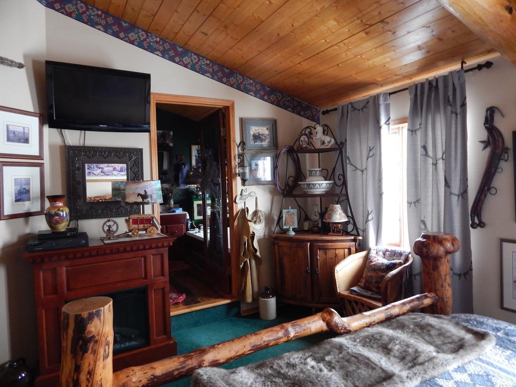 Idle Spurs Log Cabin Bed & Breakfast Black Diamond מראה חיצוני תמונה